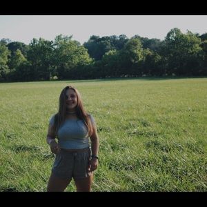 Meet your Posher, Lara